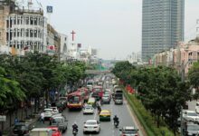 Crane calamity wreaks havoc on Rama IV Road, Bangkok chief probes