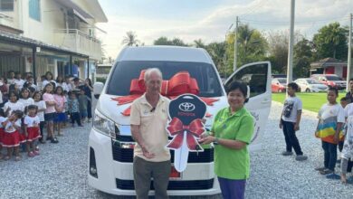 Australian expat donates van to Pattaya children’s home (video)