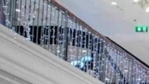 Dangerous play: Thai child gets shock from decorative lights in mall