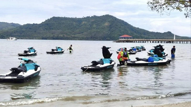 Phuket crackdown: Unlicensed jet skis lead to 10,000 baht fines