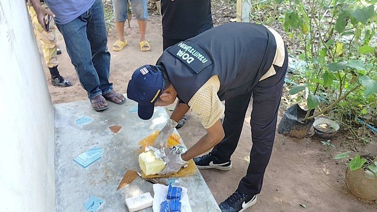 Surat Thani resident uncovers 14k meth pills in fertilizer sack