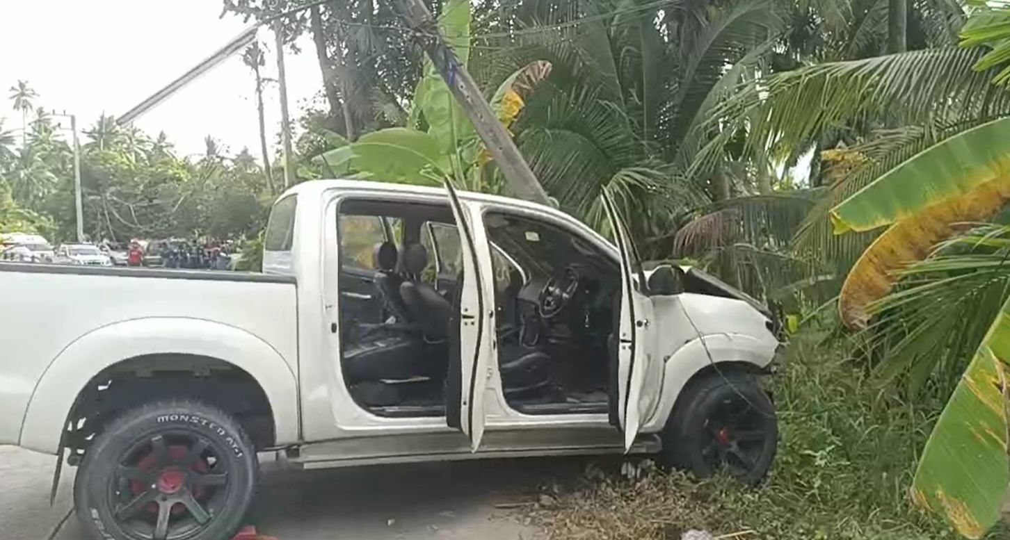 Driver hospitalised after pickup hits power pole in Bang Lamung