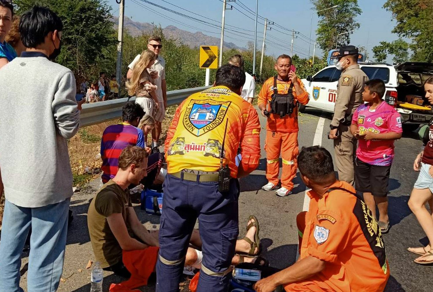 Toppled tree: 9 tourists injured in Kanchanaburi bus accident | News by Thaiger