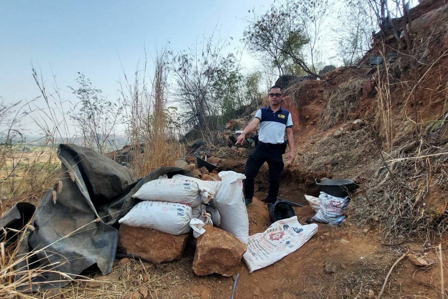 Caught red-handed: 6 arrested at illegal gold mining site in Phitchit | News by Thaiger