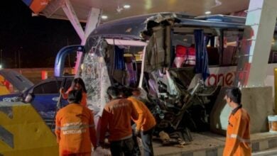 32 injured in Russian tourist bus crash at Pattaya toll gate (video)