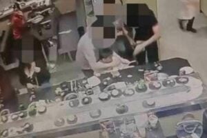 Thai mother condemns restaurant after hot soup spills on 4 year old son