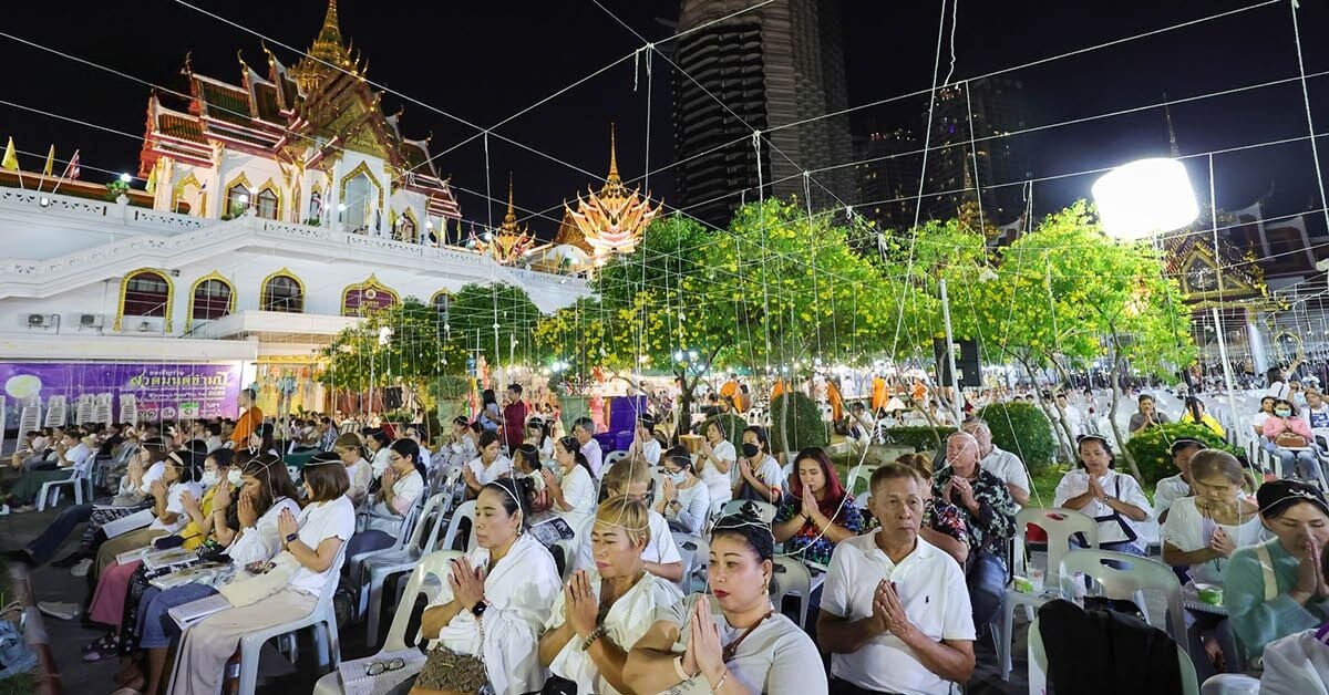 New beginnings: Millions in Thailand join new year prayers