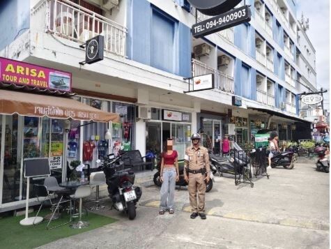 French mafia chaos: Phuket residents slam tourists' alley blockade (video) | News by Thaiger