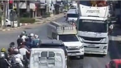 Reckless pickup vs 18-wheeler in Phuket near-disaster