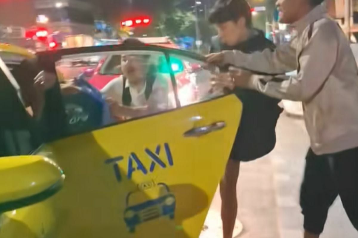 Bangkok taxi driver slashes passenger on face in fare dispute (video)