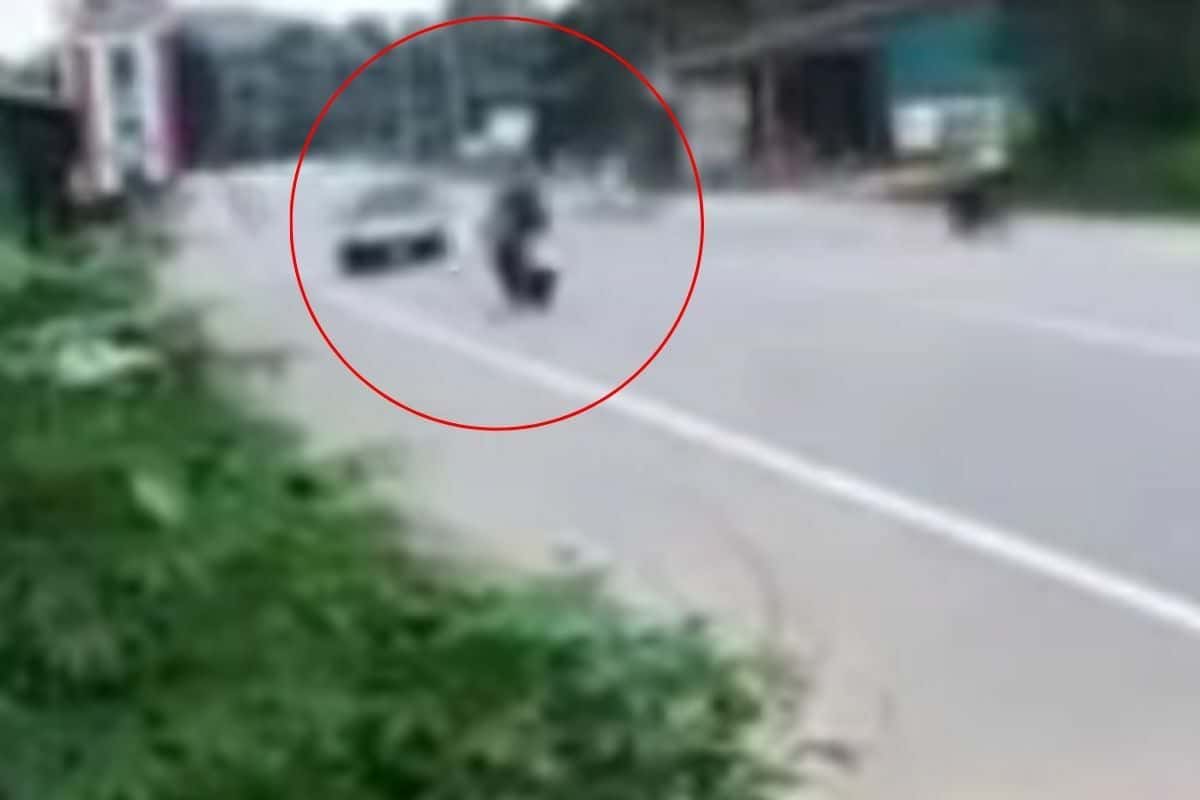 3 injrued after police crashes sedan into their motorcycles