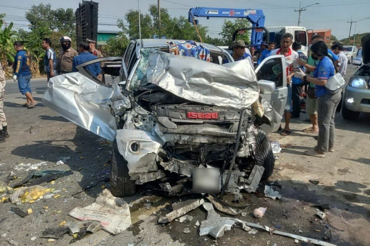 7 dead and 1 injury reported in Ang Thong pickup collision