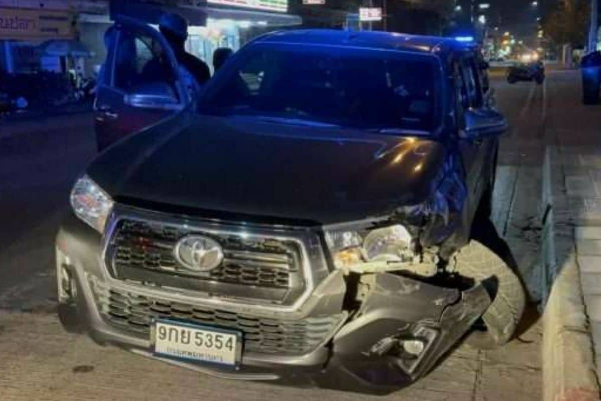 Drunk Thai woman crashes pickup into 11 parked vehicles in Pattaya