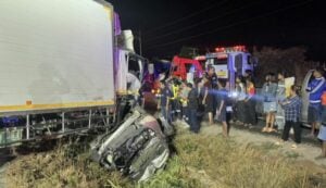 Tragic crash in Kamphaeng Phet claims two lives, child critical