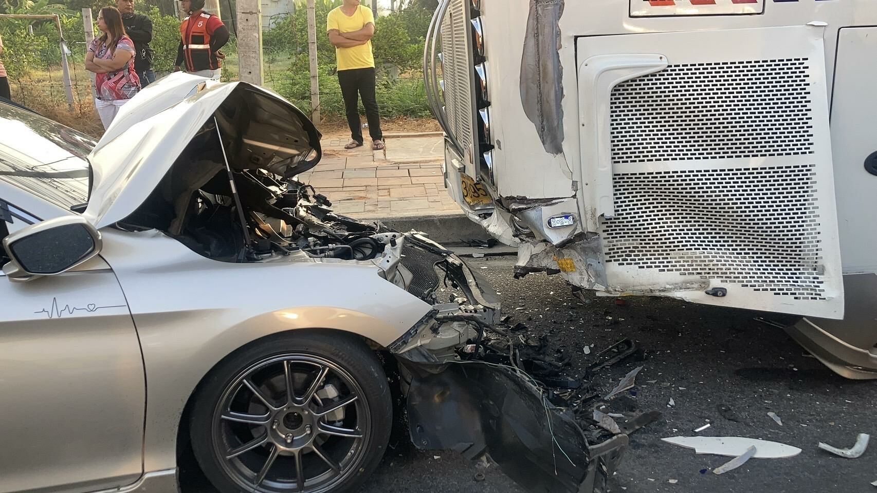 Sedan crashes into bus on road towards Jomtien Beach, 2 injured | News by Thaiger