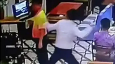 Lecturer accused of assaulting deputy during karaoke in Ubon Ratchathani (video)