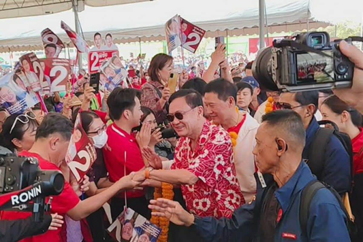 Thaksin begs Chiang Mai to deliver a landslide victory