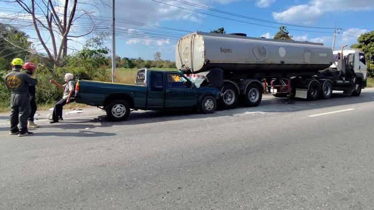 Elderly driver crashes into oil tanker in Lampang, 2 dead