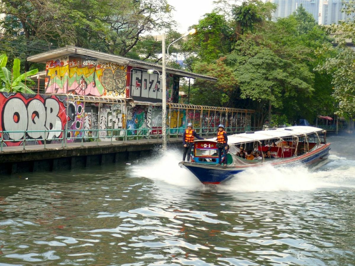 Why is the traffic in Bangkok so bad and can we avoid it at all? | News by Thaiger