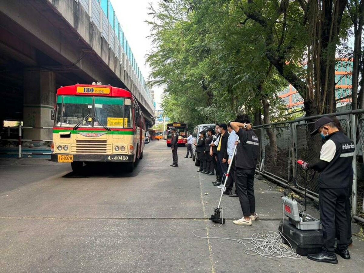 Bangkok cracks down on smoky buses amid pollution crisis