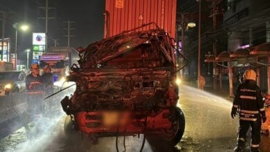 18-wheel truck crash ignites fire in Samut Prakan, road closed | Thaiger