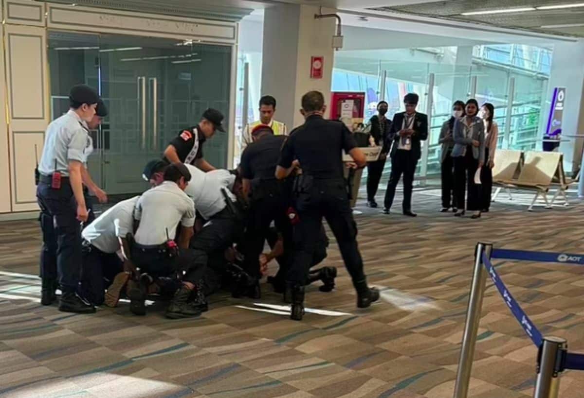 British man drops cocoaine at Phuket Airport and causes a scene