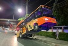 Bangkok bus skids on oil, crashes into electric pole cable (video)