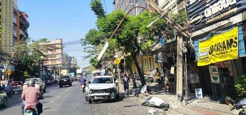 Elderly driver crashes Honda HR-V into pole in Bangkok