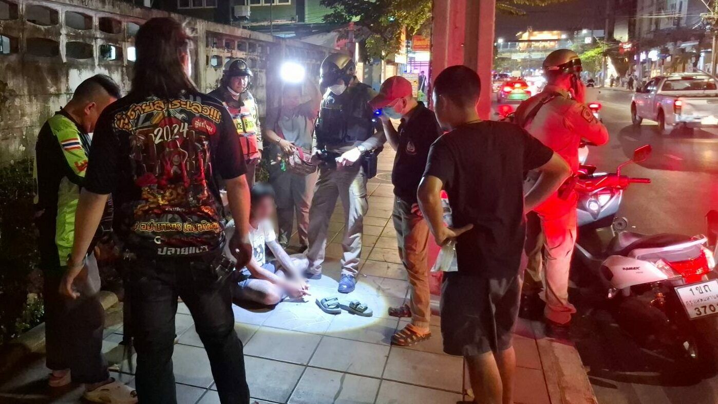 Man arrested for extorting Bangkok residents at bus stop