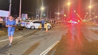 Racing sedans crash in Chon Buri, 12 vehicles damaged (video)