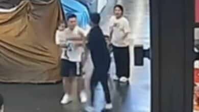 Thai man assaulted by seller for trying on shoes without buying