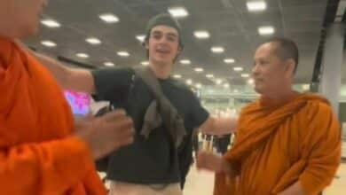 Foreign TikToker goes viral for innocent mistake with Thai monks