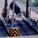 Japanese man killed after minivan crashes into toll gate near Bangkok | Thaiger