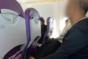 Thai woman catches Chinese man stealing on flight to Hong Kong