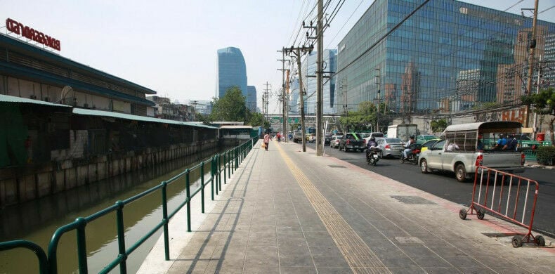 Bangkok revamps Klong Toey Market walkway for pedestrian safety