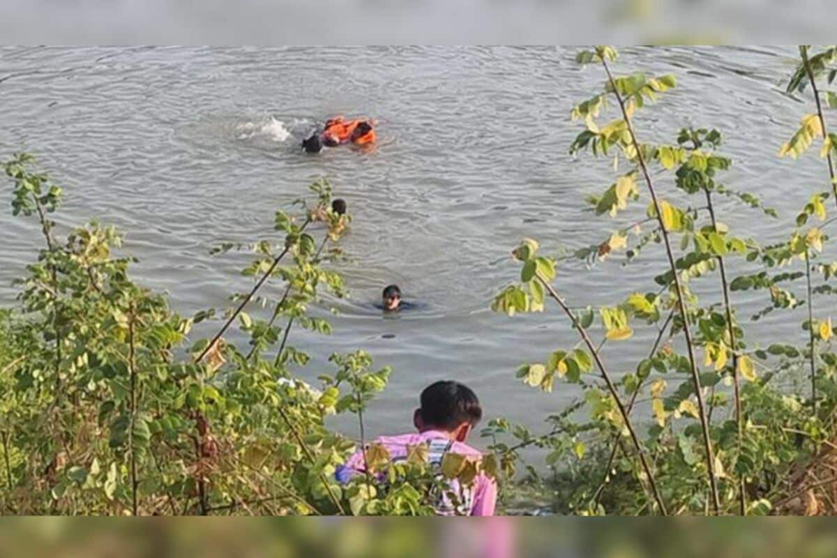 Thai teen saved from drowning in Chao Phraya River