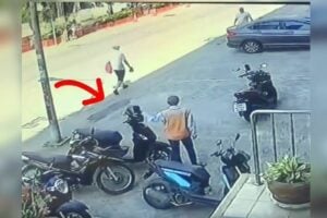 Helmet heist: Elderly man caught on CCTV stealing in Pattaya