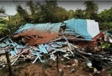 Grandmother and grandkids escape as Ayutthaya house collapses