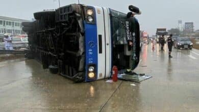 Bangkok-Pattaya bus overturns in Chon Buri, 40 injured