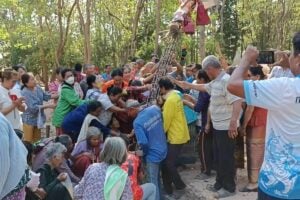 Surin locals hunt lottery numbers at temple ceremony