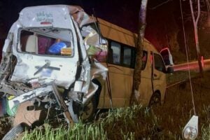 18-wheel truck crash in Phatthalung injures 4, damages van