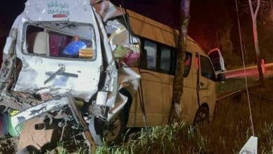 18-wheel truck crash in Phatthalung injures 4, damages van