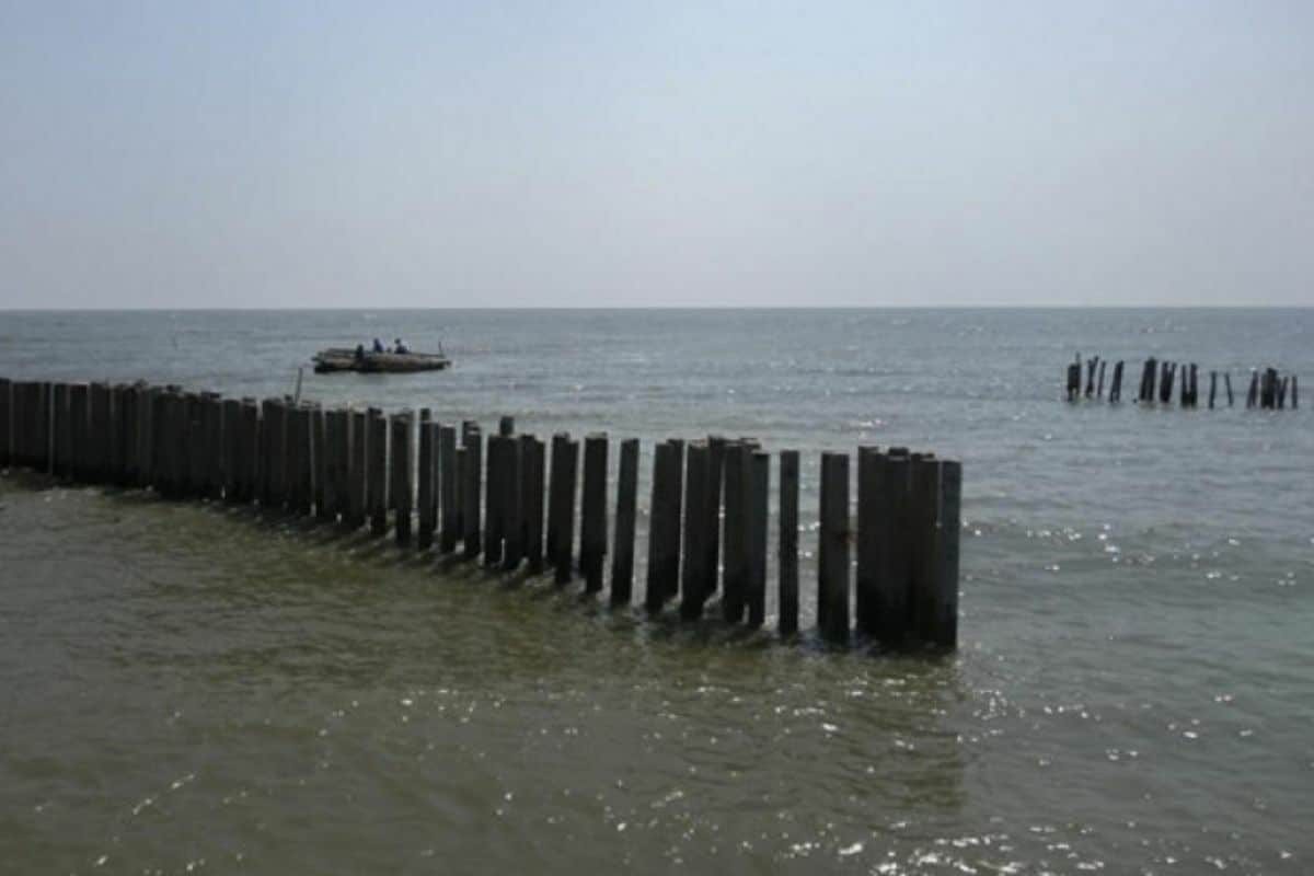 Bangkok battles coastal erosion with new wave barrier initiative