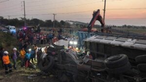 Driver dozes off and crashes timber trailer truck in Chon Buri