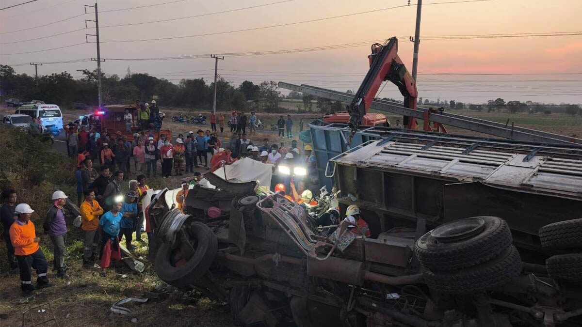 Driver dozes off and crashes timber trailer truck in Chon Buri