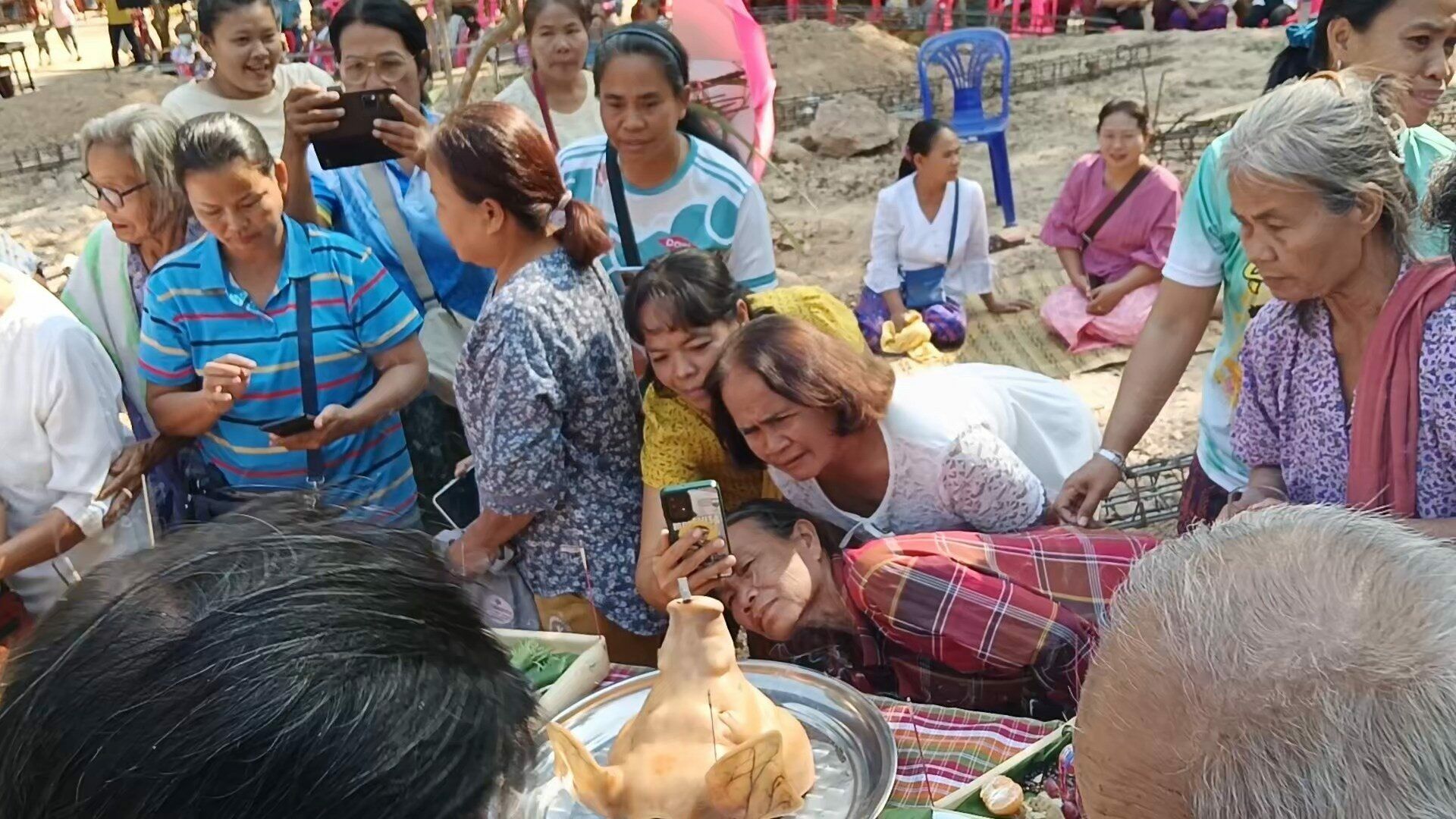 Surin locals hunt lottery numbers at temple ceremony | News by Thaiger