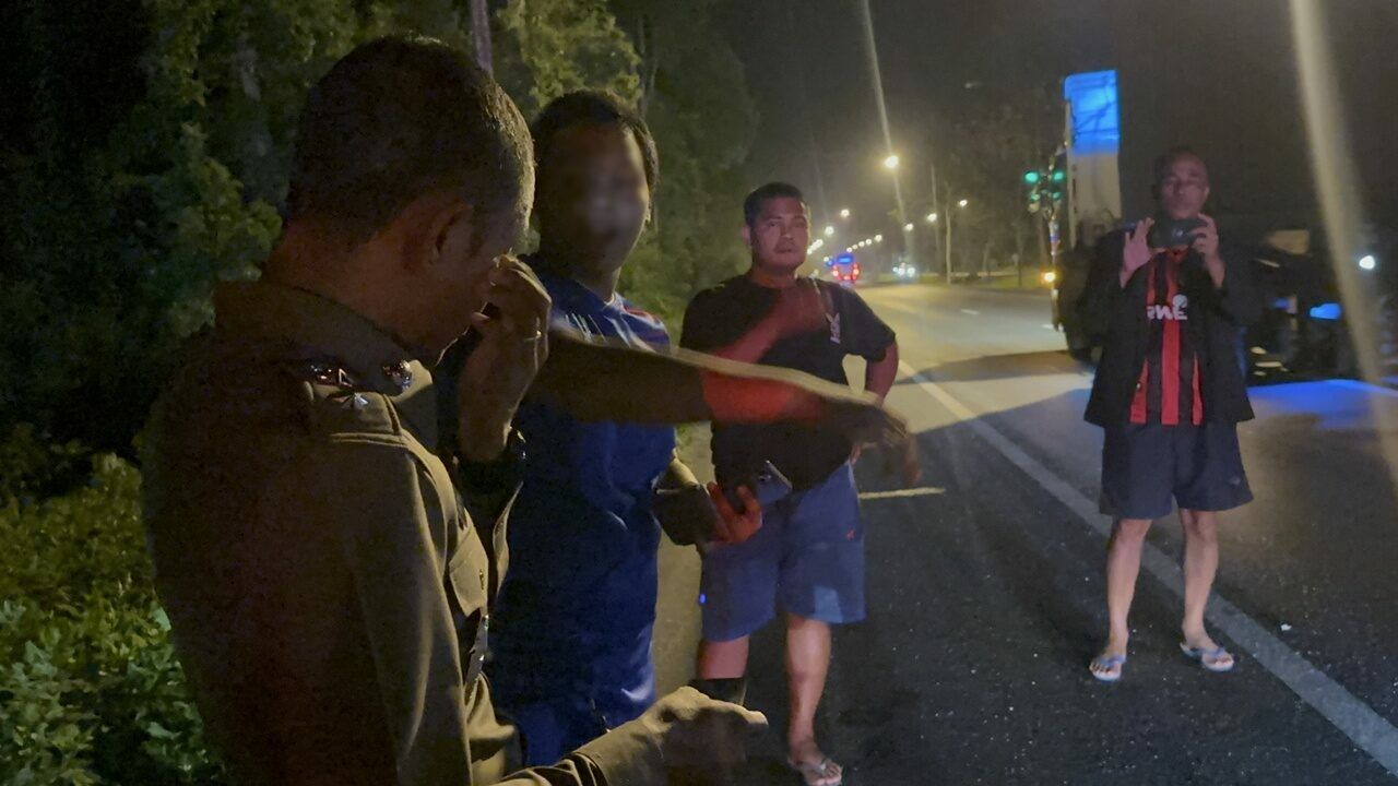 18-wheel truck crash in Phatthalung injures 4, damages van | News by Thaiger