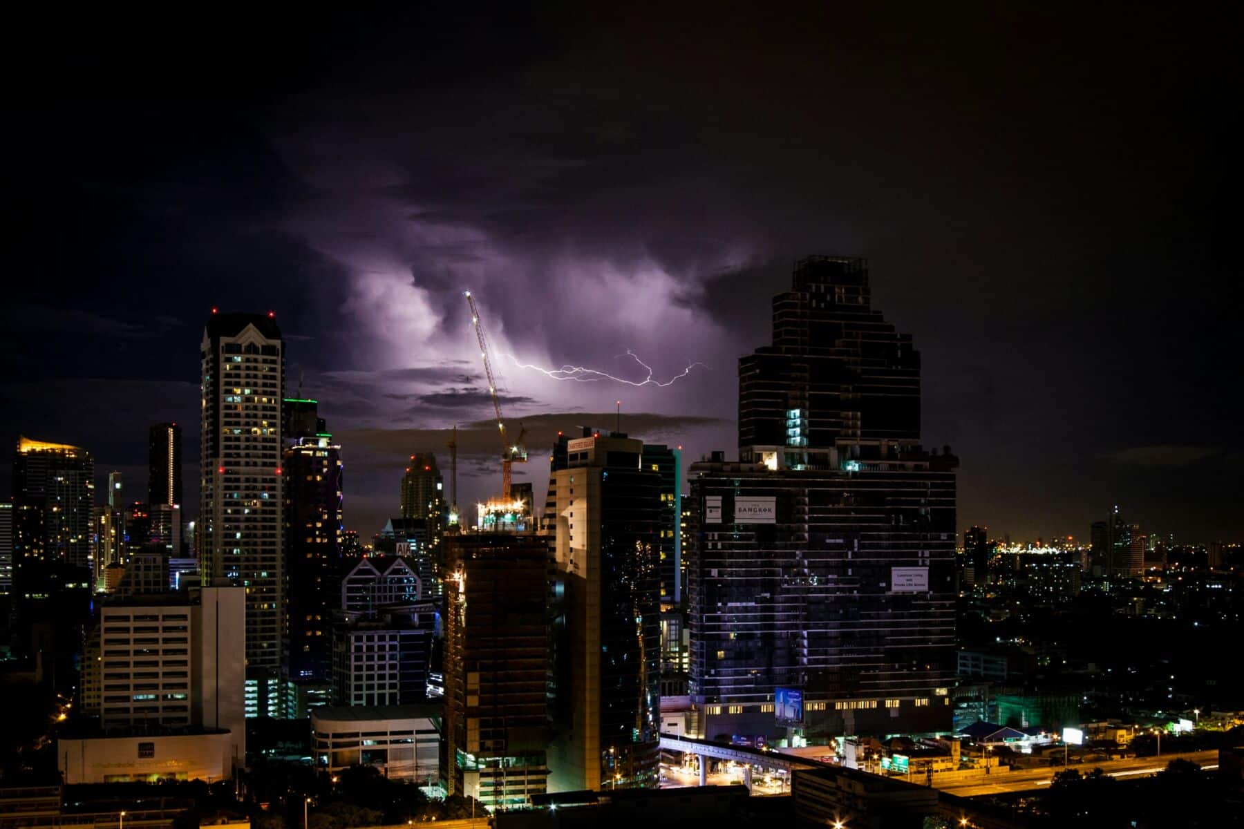 Thailand braces for thunderstorms and high waves in 37 provinces