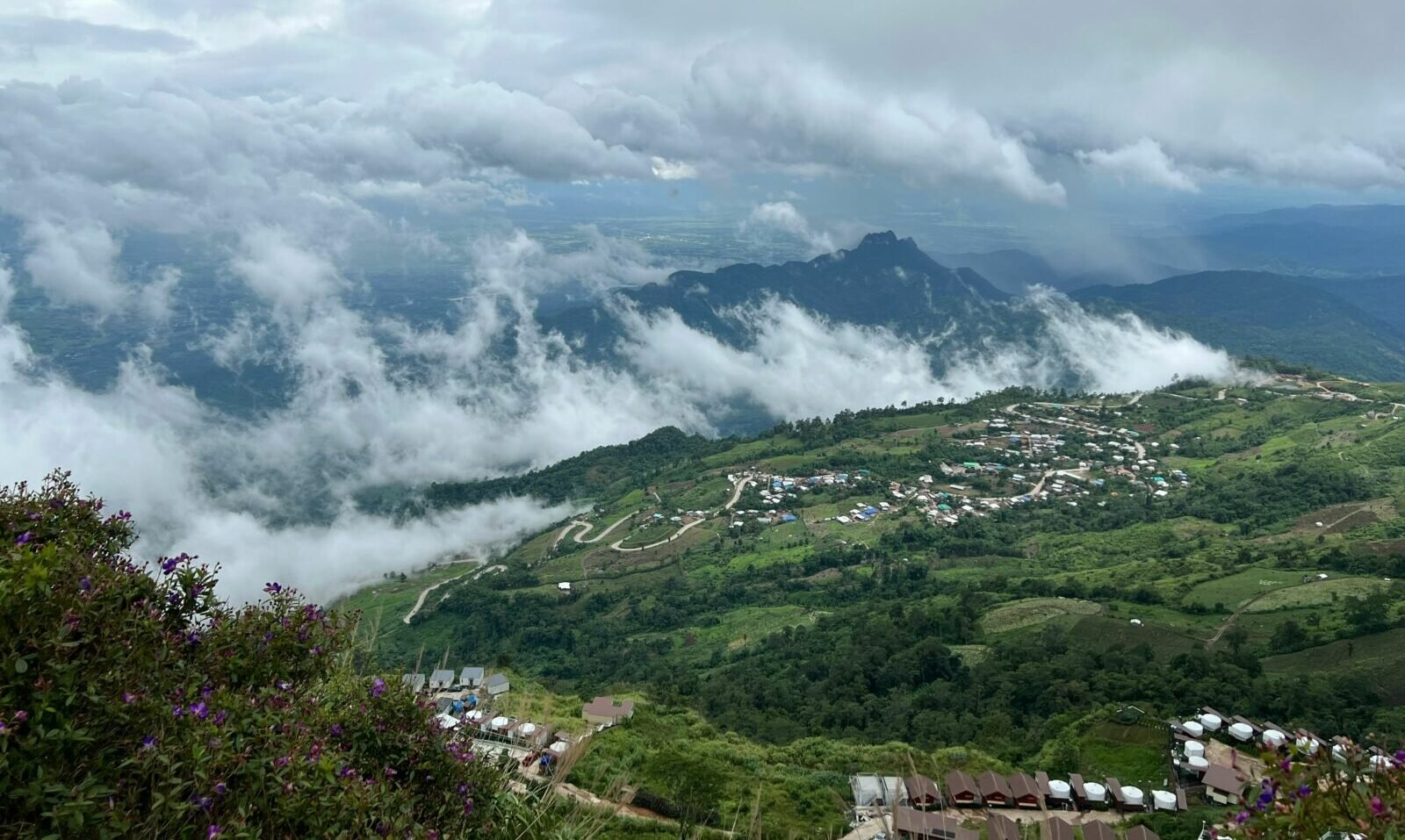 Thailand sees slight temperature rise with isolated southern storms