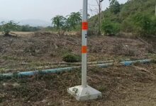 Mysterious swaying utility pole baffles Thai town residents (video)